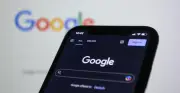 Google rediseña su buscador con IA: barra más grande y chatbot integrado
