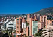 Hallan muerto a turista egipcio en apartamento de renta corta en Medellín