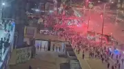 Hinchas de Santa Fe bloquean la Av. NQS en Bogotá: caos vehicular total