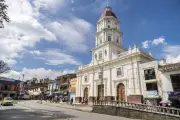 Hombre asesina a su madre en Caldas, Antioquia; policía y agresor heridos