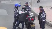 Hombre captado andando en moto robada con destornillador como llave en Bogotá