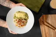 Ikea lanza plato de temporada con Leo Cocinero en Colombia