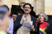 Iván Cepeda denuncia campaña sucia por audio falso de disidencias