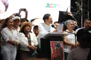 Iván Cepeda reporta gastos de campaña por $1.931 millones sin incluir actos públicos