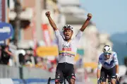 Jhonatan Narváez hace historia en el Giro de Italia con su tercera victoria