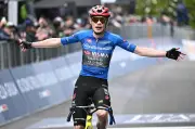 Jonas Vingegaard gana la novena etapa del Giro de Italia en solitario