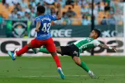 Juan Camilo 'Cucho' Hernández anota y mantiene vivo el sueño europeo del Betis
