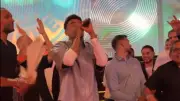 Luis Díaz y su padre Mane celebran el título de Bundesliga con Bayern Múnich