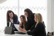 Maternidad y liderazgo: el nuevo desafío empresarial en Colombia
