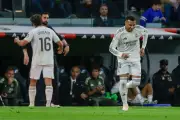Mbappé responde a silbidos en el Bernabéu tras suplencia