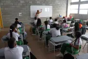 Ministerio de Educación prohíbe cobros adicionales en colegios: padres celebran