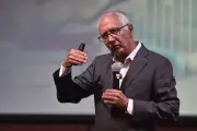 Ministro de Salud evade crisis de clínicas en Bogotá: 