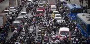 Motocicletas, no carros: el verdadero rival del metro de Bogotá