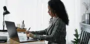 Mujeres lideran el auge del trabajo híbrido en América Latina
