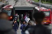Multa de $233.456 por usar altavoz en TransMilenio en Bogotá