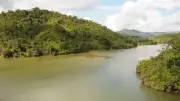 Pareja atacada a tiros y camioneta incinerada en San Rafael, Antioquia