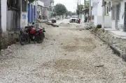 Pavimentación en Boston, Cartagena, se estanca por disputa de espacio público