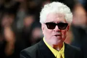 Pedro Almodóvar emociona en Cannes con 'Amarga Navidad'
