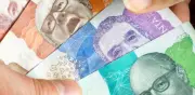 Peso colombiano sufre la mayor caída global frente al dólar este lunes