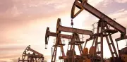 Petróleo se dispara a 114 dólares por tensiones en estrecho de Ormuz