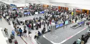 Políticas migratorias de EE.UU. reducen remesas a hogares latinos