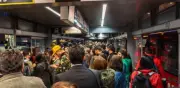 Protestas en calle 26 afectan a 125.000 usuarios de TransMilenio