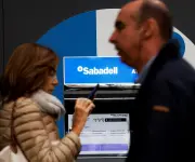 Sabadell completa venta de TSB a Santander por US$3.870 millones