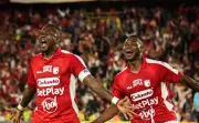 Santa Fe gana 2-1 a Platense y mantiene opciones en Libertadores