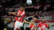 Santa Fe podría ser sancionado por gestos racistas de hinchas ante Corinthians
