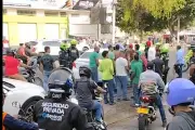 Sicarios en moto atacan a hombre en la Avenida Crisanto Luque