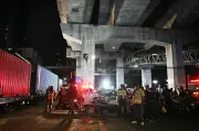Tragedia en Bangkok: 8 muertos en choque de tren y autobús