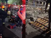Tragedia en Santander: tractomula derriba puente peatonal y mata a motociclista