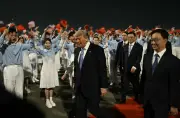 Trump aterriza en Pekín para cumbre con Xi Jinping: agenda comercial y de guerra