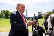Trump dice que la Armada de EE. UU. actúa 