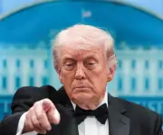 Trump sube aranceles a autos UE al 25% por incumplimiento