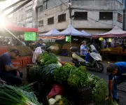 Venezuela inunda mercado con dólares para aliviar presión inflacionaria