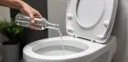 Vinagre en el inodoro: el truco casero que elimina el sarro y deja el baño impecable