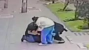 Violento robo en Kennedy: joven atacado por tres hombres cuando iba a trabajar