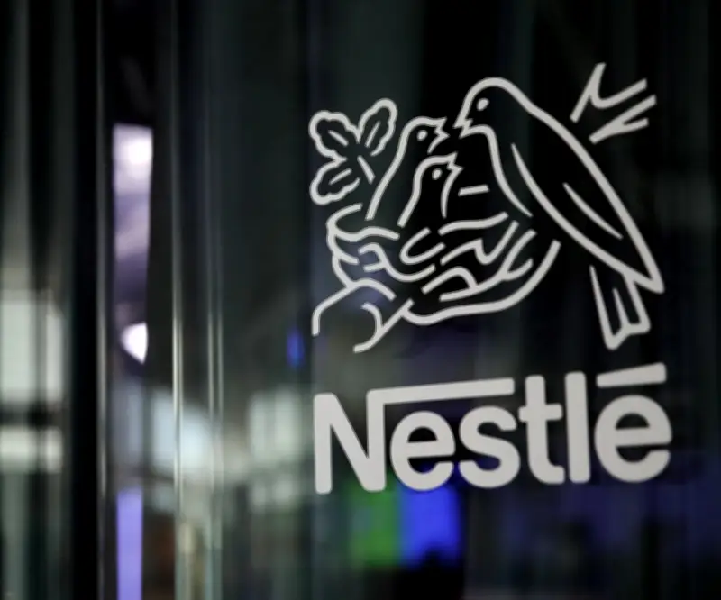 Nestlé eliminará colorantes artificiales de todos sus productos para 2026