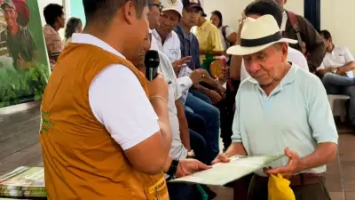 142 familias campesinas reciben títulos de propiedad en Chaparral, Tolima