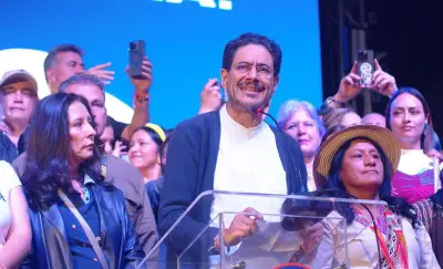 Iván Cepeda celebra con música y esperanza en Bogotá tras preconteo