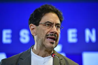 Iván Cepeda reinventa su estrategia digital para remontar en segunda vuelta