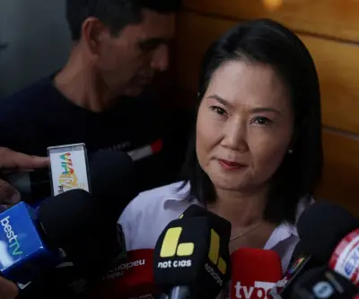 Keiko Fujimori encamina a presidencia de Perú; Sánchez convoca protestas