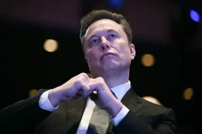 La codicia extrema de Musk vista por Platón: lecciones de desigualdad