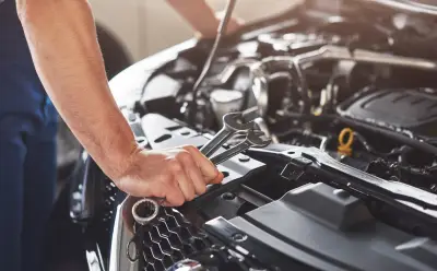 Lavar el motor del carro con agua a presión: ¿riesgo innecesario?