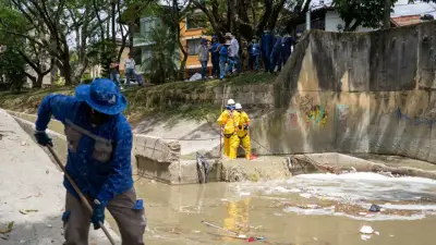 Medellín intensifica limpieza de quebradas ante llegada de El Niño