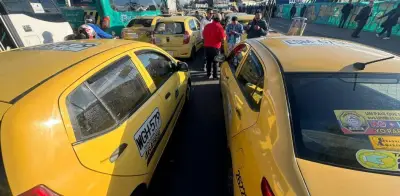 Polémica por decreto de Petro que flexibiliza operación de taxis entre municipios