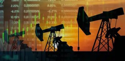 Precios del petróleo caen mientras buques cruzan Ormuz y avanzan negociaciones