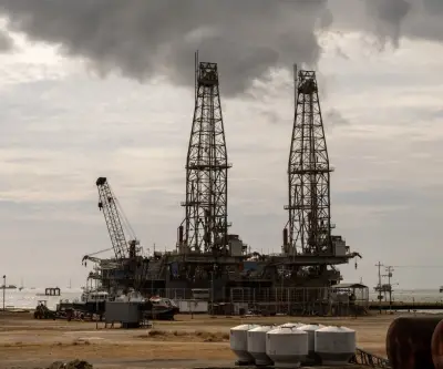 Producción de petróleo en EE.UU. alcanza récord histórico en abril
