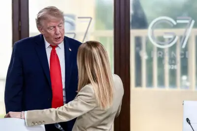 Trump dice que Meloni le 'suplicó' una foto y ella lo niega: crisis diplomática